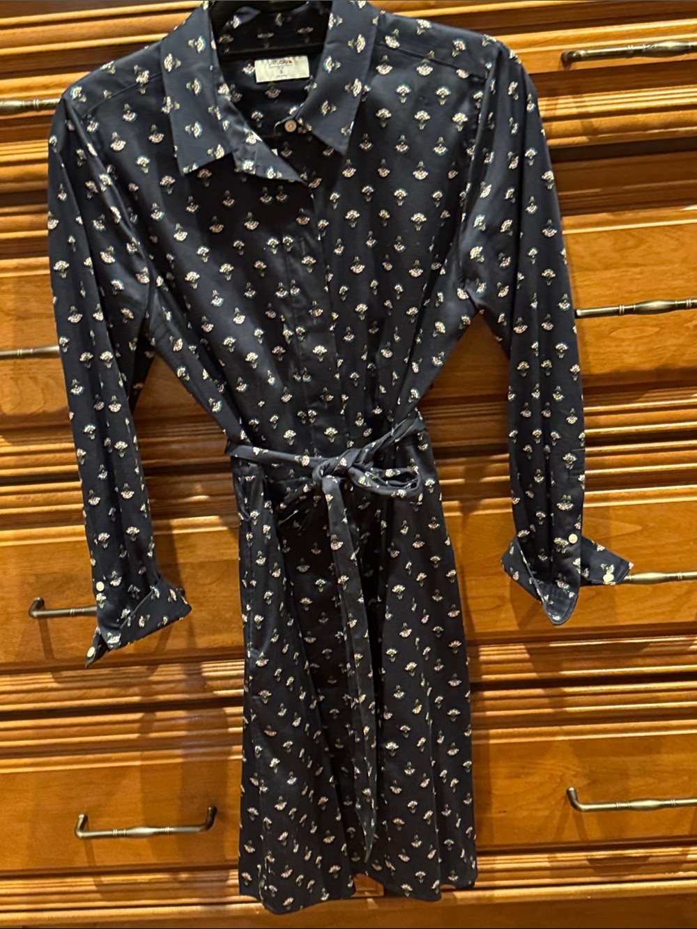 UNTUCKit Women's Dress - Navy print with pockets!